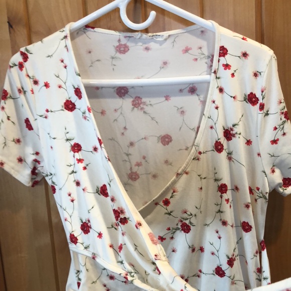 Women’s Sz M Maternity & Nursing Friendly Ruched Top - Picture 4 of 5